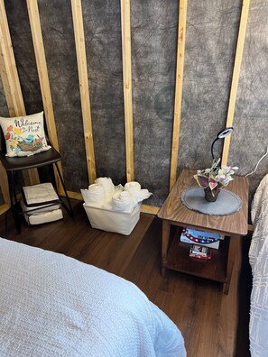 1 bedroom, bed sheets