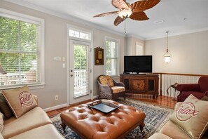 TV - 67th St, 2 Pools, 5 Bedrooms, near the Pools! FREE Linens/Towels! Parking for 3 (Ocean City)