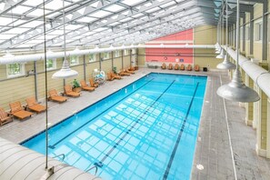 Indoor pool, a heated pool - 67th St, 2 Pools, 5 Bedrooms, near the Pools! FREE Linens/Towels! Parking for 3 (Ocean City)