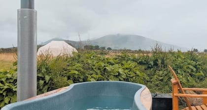 Unforgettable rural hideaway in Mournes hottub