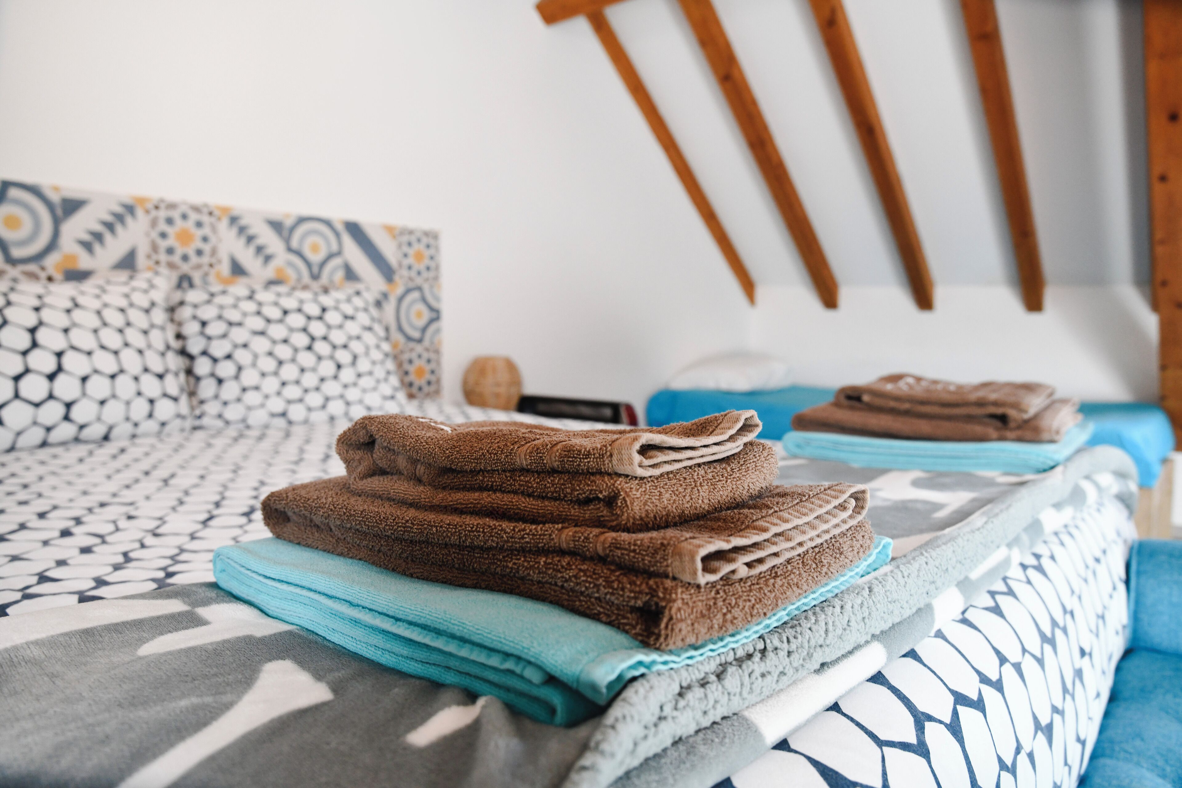 1 habitación, escritorio y espacio para trabajar con laptop 