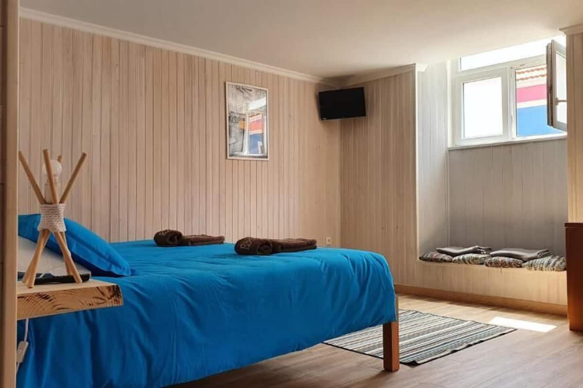 Classic Loft | 1 bedroom, desk, laptop workspace, free WiFi