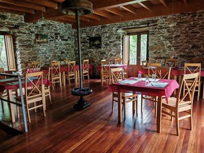 Daily continental breakfast (EUR 6 per person)