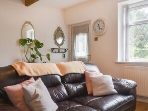 Fireplace - 1 bedroom accommodation in Oakworth (Oakworth)