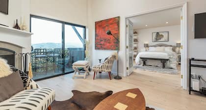 STUNNING SAN FRANCISCO VIEWS-A modern fully furnished 1 bedroom, Monthly Rental.