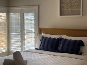 4 bedrooms, Internet - Spacious Wagga Escape (Kooringal)