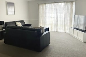 Smart TV - Welcome to 'Suburban Bliss: Elegant Villa 1' – Your Serene Retreat (Wagga Wagga)