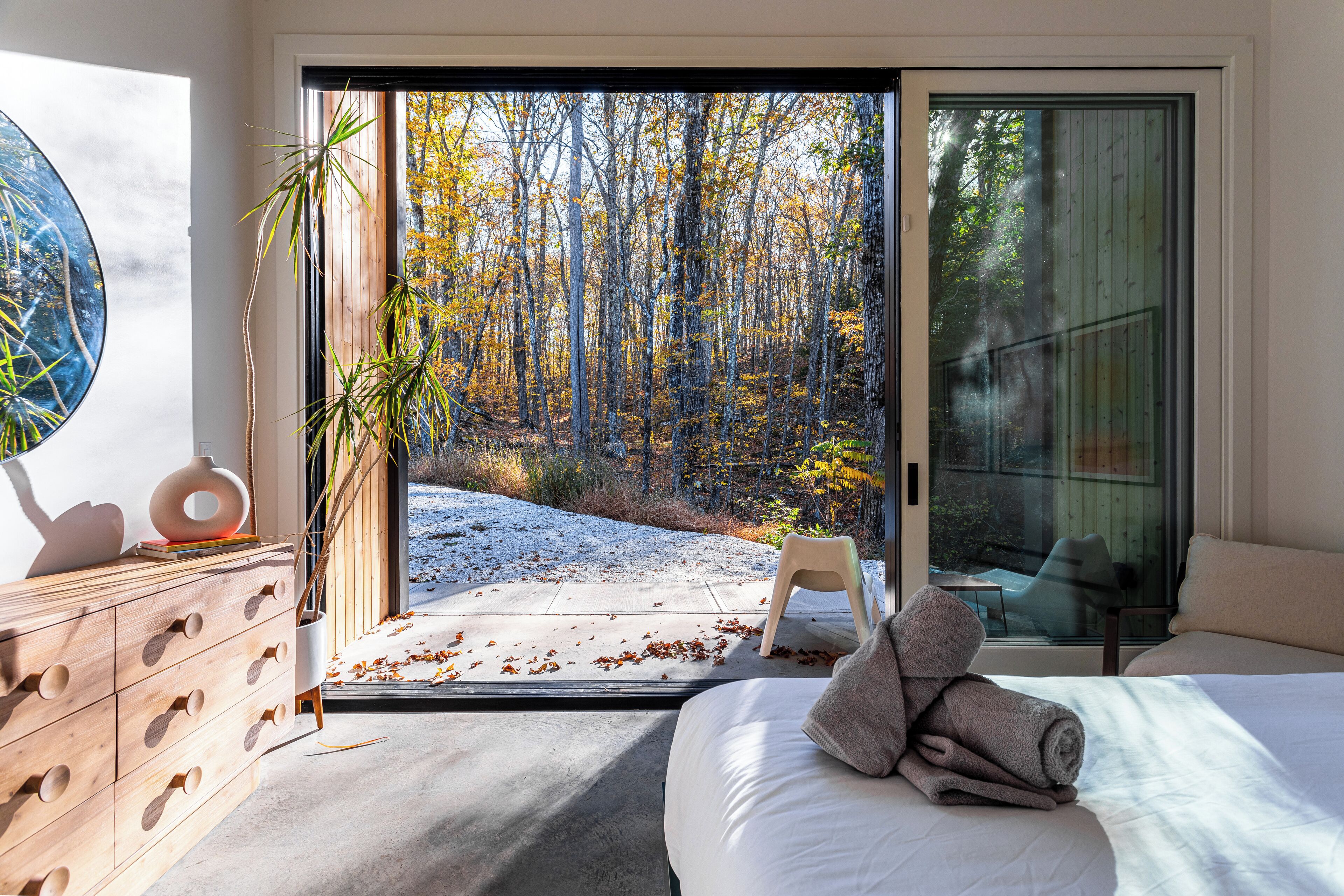 3 bedrooms, desk, iron/ironing board, travel cot