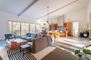 Smart-TV, peis, videospill og bøker