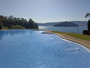 Outdoor pool - Chalet in combarro on the beach (Poio)