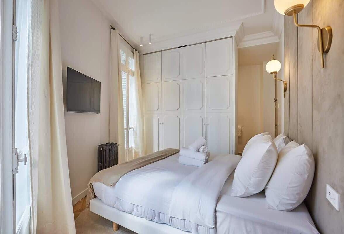 4 makuuhuonetta, työpöytä, silitysrauta/-lauta, ilmainen Wi-Fi