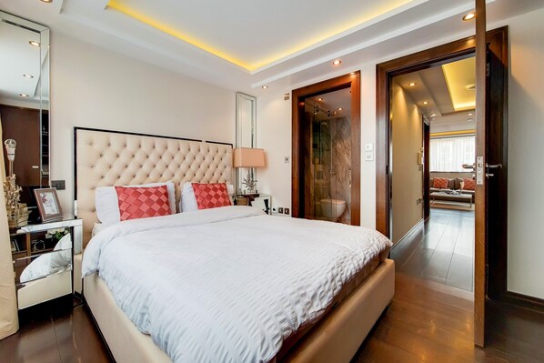 Appartamento familiare, 4 camere da letto | Postazione laptop, tende oscuranti, ferro/asse da stiro