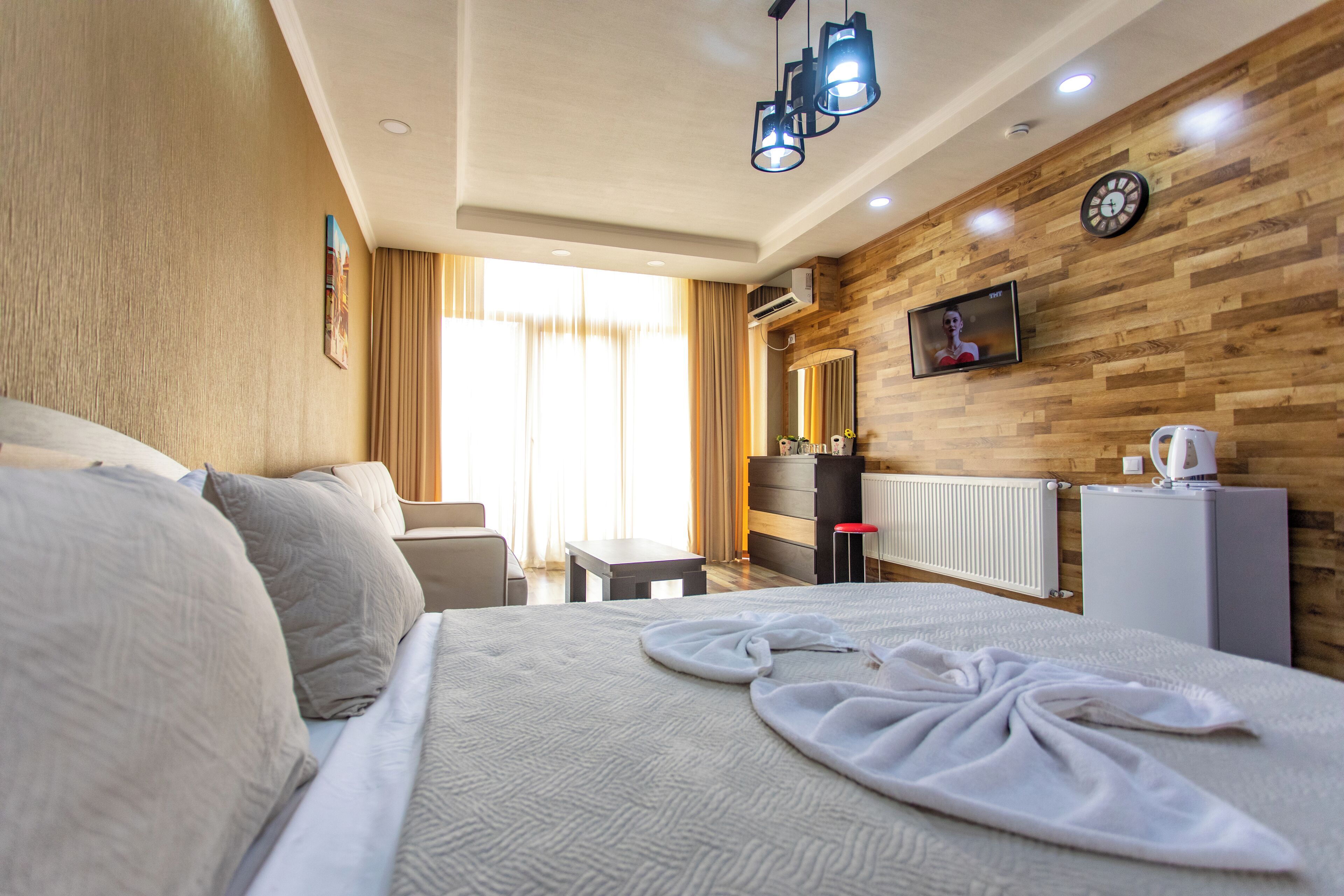 Deluxe Double Room Single Use, Mountain View | Living area