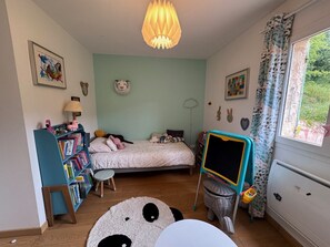 5 soverom, strykejern/-brett, wi-fi og sengetøy