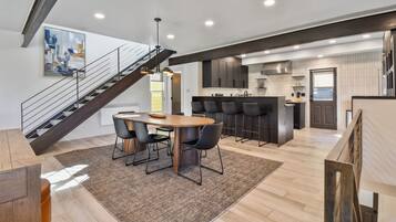 House | In-room dining