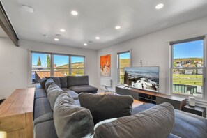 House | Living area - Peak of Park Ave By Park City Vacations (Park City)