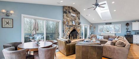 TV, peis og stereoanlegg