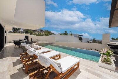 Amazing Beach View , Walk to the Beach. Cleaning & Concierge