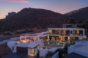 Exterior - Amazing Beach View , Walk to the Beach. Cleaning & Concierge (Cabo San Lucas)