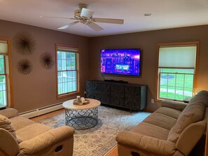 Smart TV - Awesome Lake Home with tons of fun! (New Fairfield)