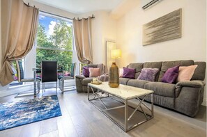 Exclusive Apartment, 3 Bedrooms | Living area - The Carlton Residences (London)