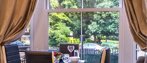 Exclusive Apartment, 3 Bedrooms | Living area