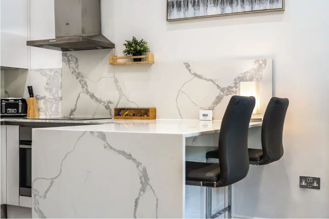 Exclusive Apartment, 3 Bedrooms | In-room dining