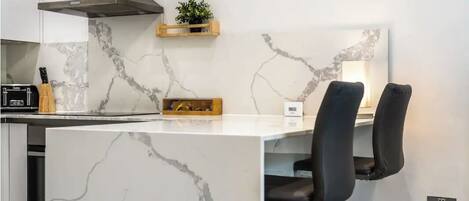 Exclusive Apartment, 3 Bedrooms | In-room dining