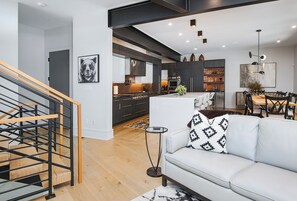 TV, fireplace - Vail Mountain Vista | 5BR Luxury Home w/ summer AC, Hot Tub, Elevator, Chef’s Ki (Vail)