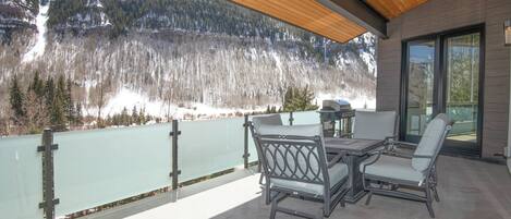 屋外ダイニングエリア