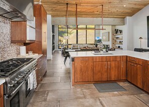 ثلاجة، ميكروويف، فرن، موقد طهي مسطح