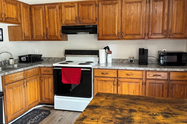 Microondas, horno, placa de cocina