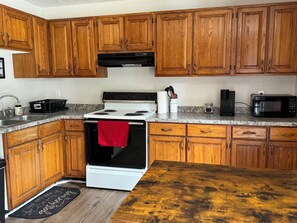 Micro-ondes, four, plaque de cuisson