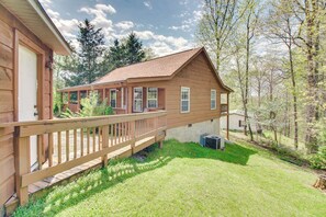 Exterior - Cozy Cabin w/ Grill & Fire Pit By Dale Hollow Lake (Byrdstown)