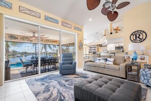 House | 3 bedrooms - Luxury Long Waterview w Pool-kayaks-clubs-bikes (Punta Gorda)
