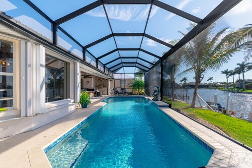 Luxury Long Waterview w Pool-kayaks-clubs-bikes