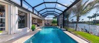 Luxury Long Waterview w Pool-kayaks-clubs-bikes