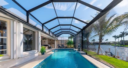 Luxury Long Waterview w Pool-kayaks-clubs-bikes