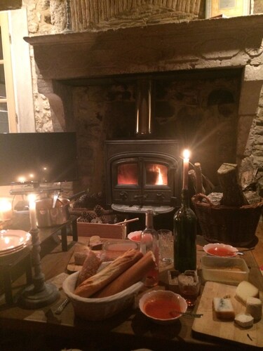 Spacious, rustic charm for 10, with pool, in Dordogne Aquitaine