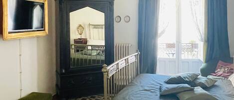 2 habitaciones, cubrecamas, colchones con efecto memoria y escritorio