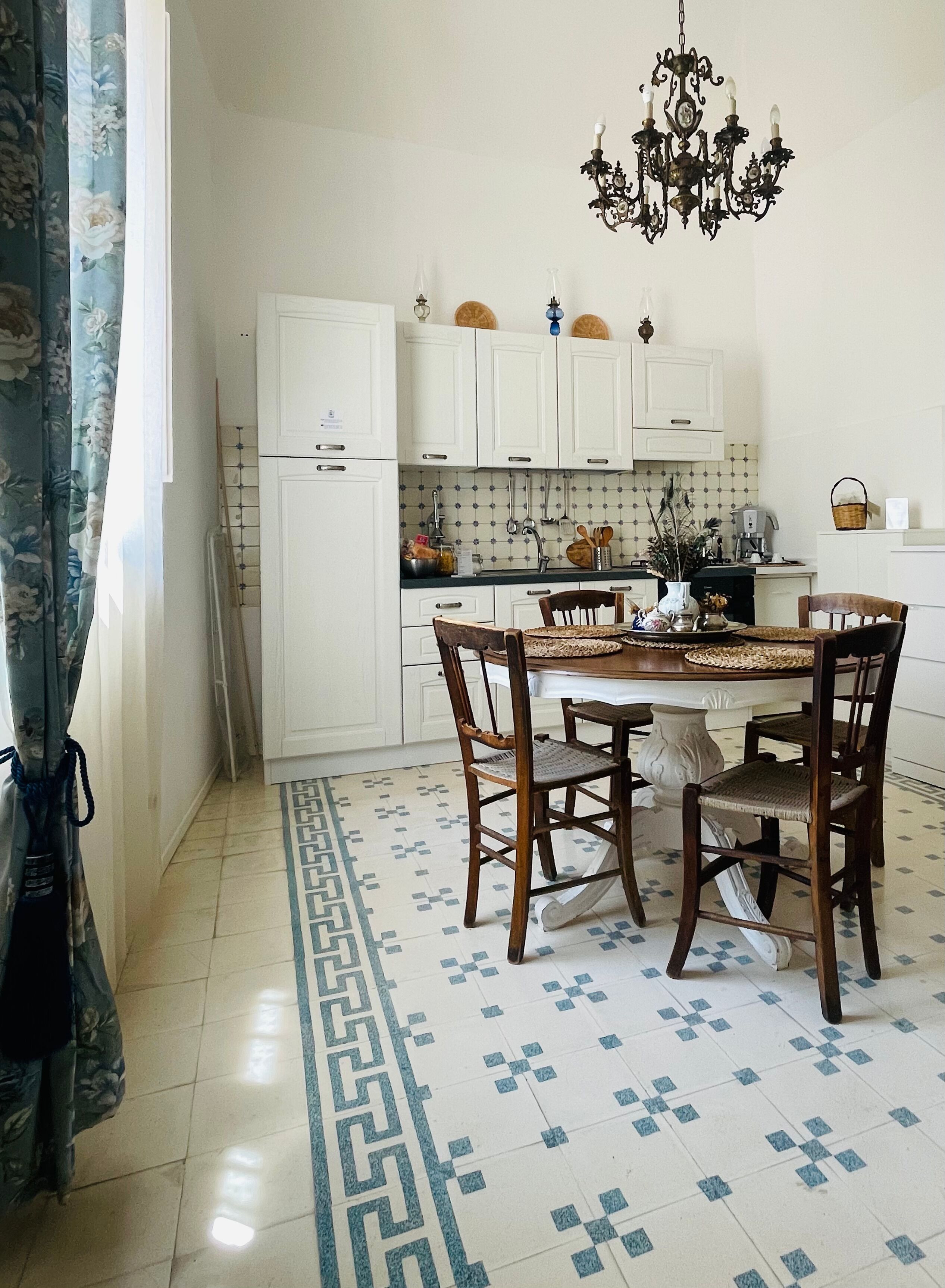 Full-sized fridge, oven, stovetop, espresso maker