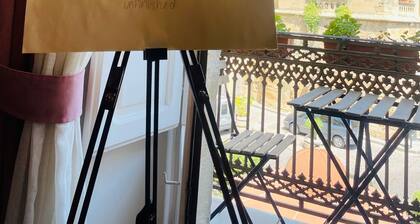 LA CASA SULLA PIAZZA