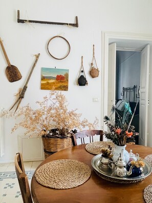 大型冷蔵庫、オーブン、コンロ、エスプレッソマシン