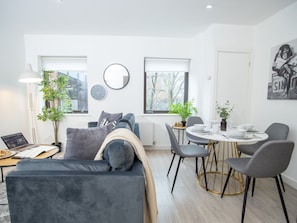 Apartment | Dining - Exeter Quays Two-bedroom Apartment (Exeter)