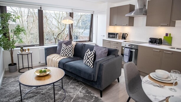 House | Private kitchen - Exeter Cathedral Two-bedroom Stay (Exeter)