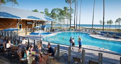 North Firefly - Resort Pool, 2-min. walk to Private Beach!