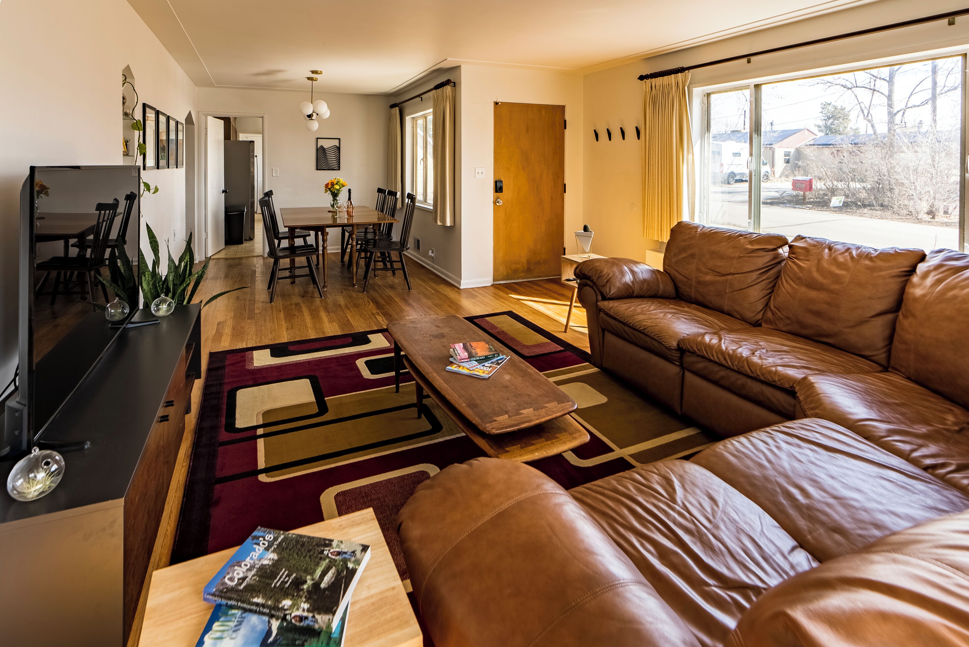 Sunny, quiet house - easy access to downtown, Red Rocks, and mountains. 