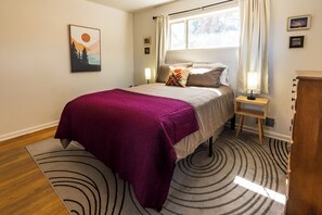 3 bedrooms, desk, iron/ironing board, travel cot - Sunny, quiet house - easy access to downtown, Red Rocks, and mountains. (Lakewood)