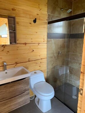 Shower, rainfall showerhead, towels - Altozano Cabañas (Guatavita)