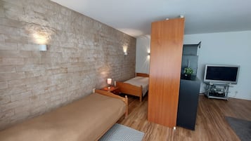 1 bedroom, desk, iron/ironing board, free WiFi